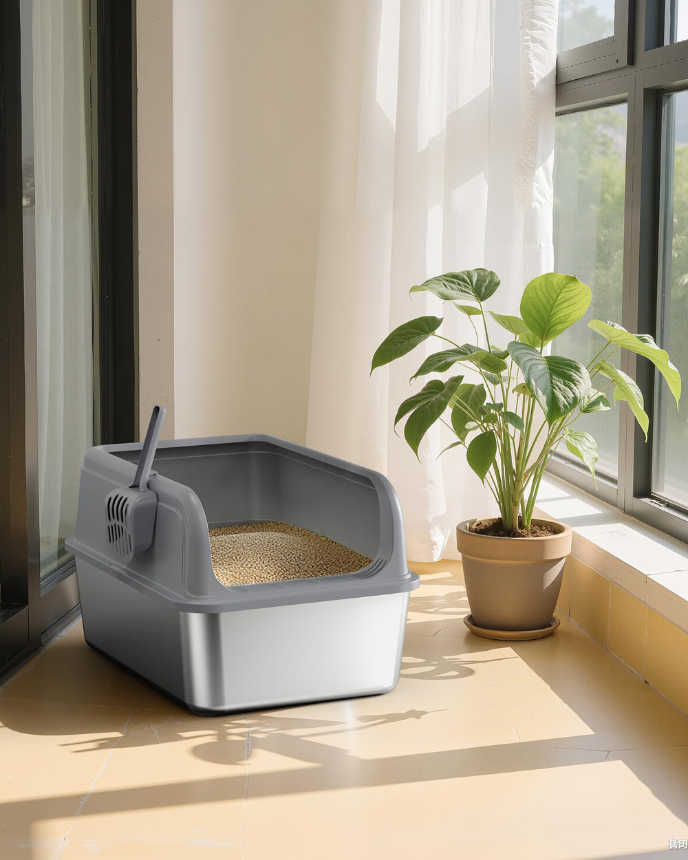 Powools tight buckle installation with anti-slip pads keeps litter box in place.