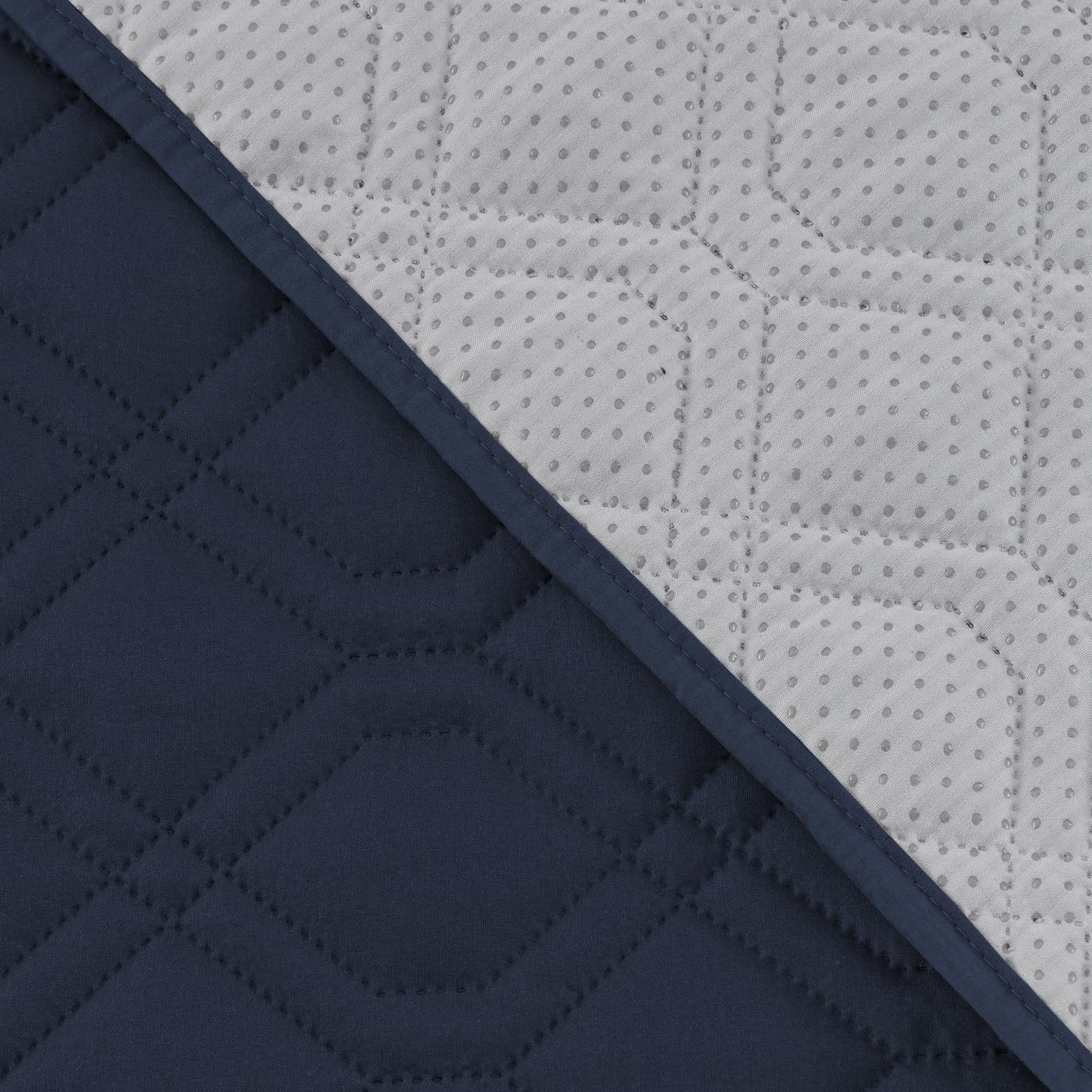 PrinceDeco soft cotton-filled layer adds cozy comfort for pets.