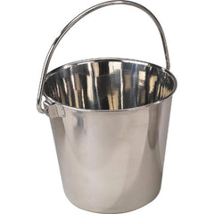 ProSelect balde de acero inoxidable para distribución de alimento en granjas y recintos.