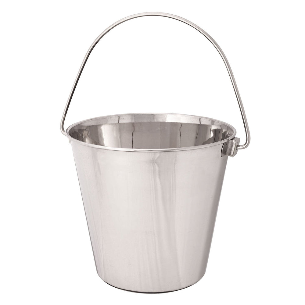 ProSelect pail with contoured snag-free handle for safe handling and feed distribution