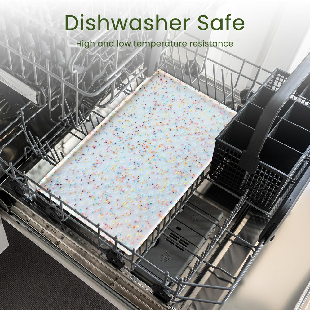 Ptlom pet-feeder-station-and-litter-mat keeps mess contained.
