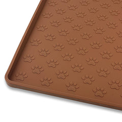 Ptlom Pet Placemat edge protect shows raised border to prevent spills during meals.