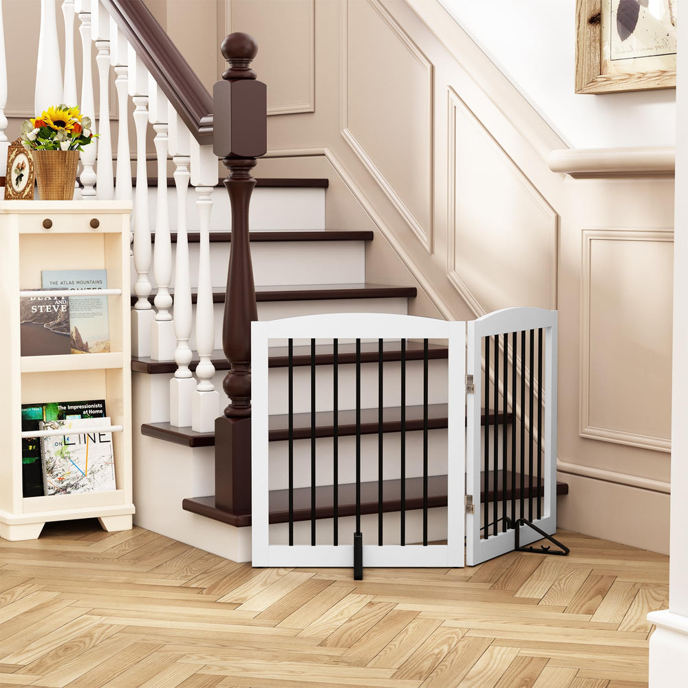PUPETPO support feet fitted to freestanding gates ensure stable positioning.