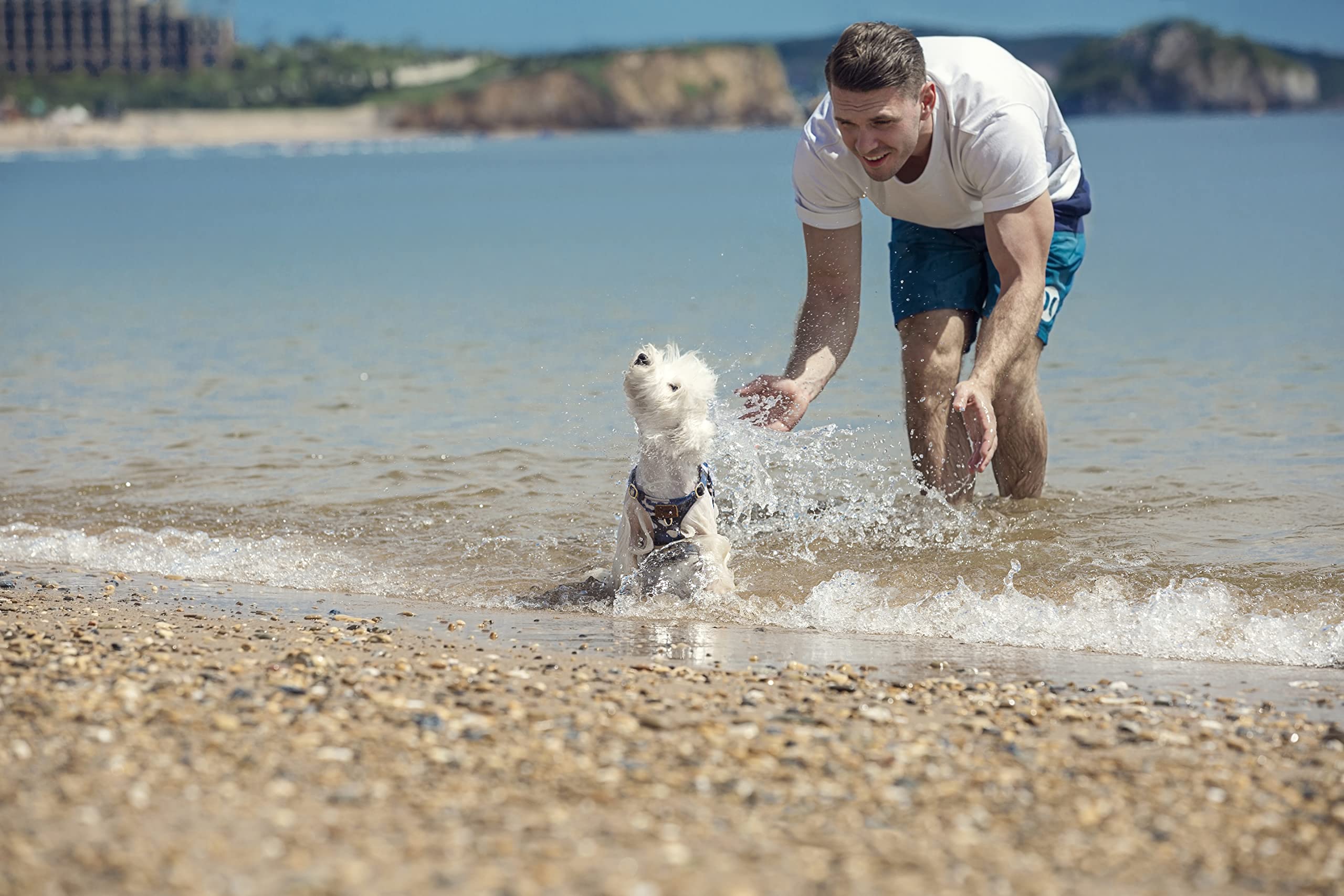 Puppytie 5-in-1 leash in blue camouflage enables flexible walking configurations.