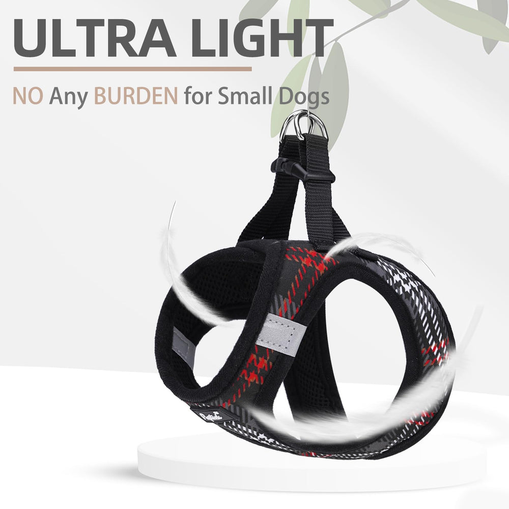 Breathable mesh lining and polyester fabric by PUPTECK keeps fur dry