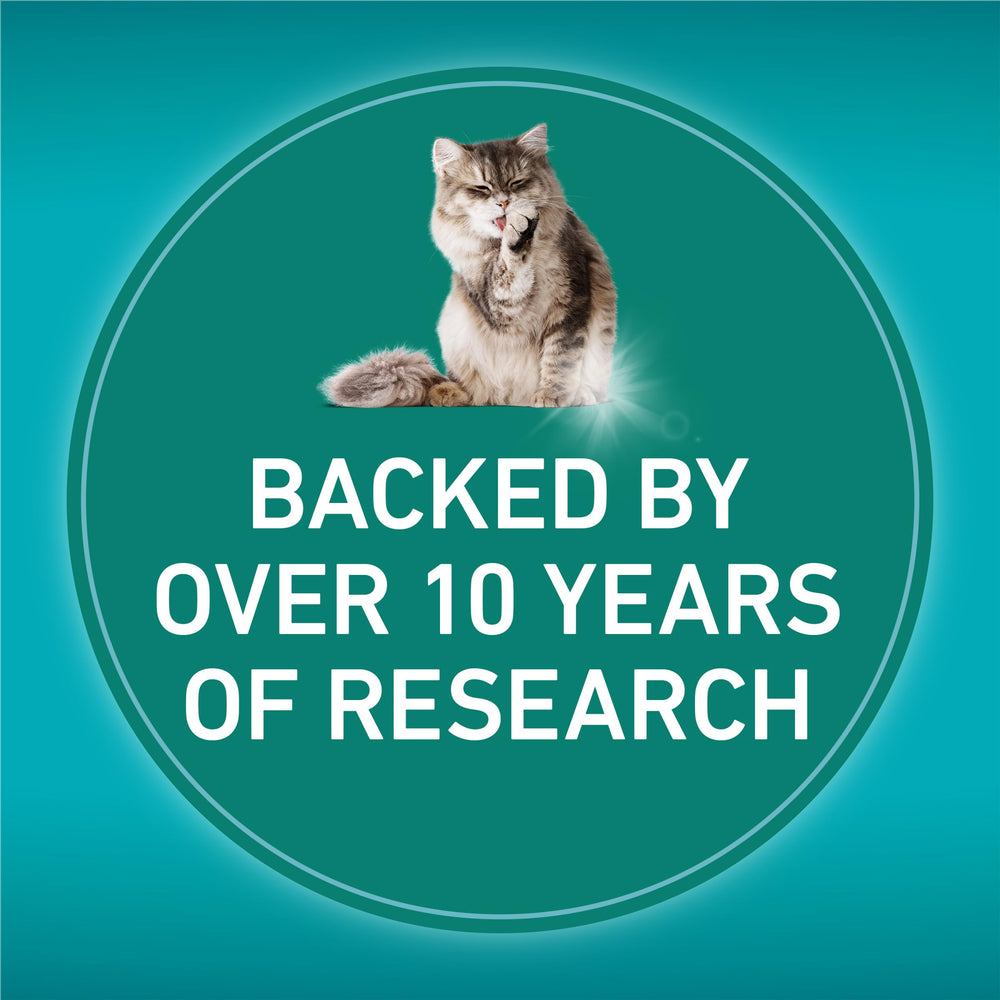 Purina ONE LiveClear 21-day allergen reduction claim illustrated by product visuals.
