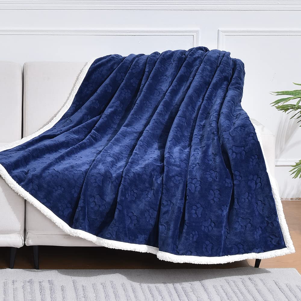 Qeils dog blanket is machine washable for easy and quick cleaning.