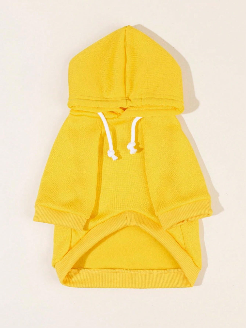 QWINEE Basic hoodie stretchy fabric closeup emphasizes warmth and flexibility.