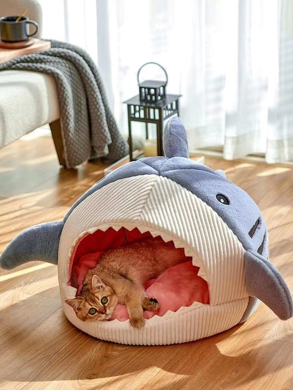 QWINEE Shark-Shaped Cat Mat blue nest interior offers warm, secure hideout for kittens.
