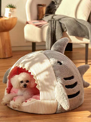 QWINEE shark-shaped cat mat side nest in grey for restful snuggling