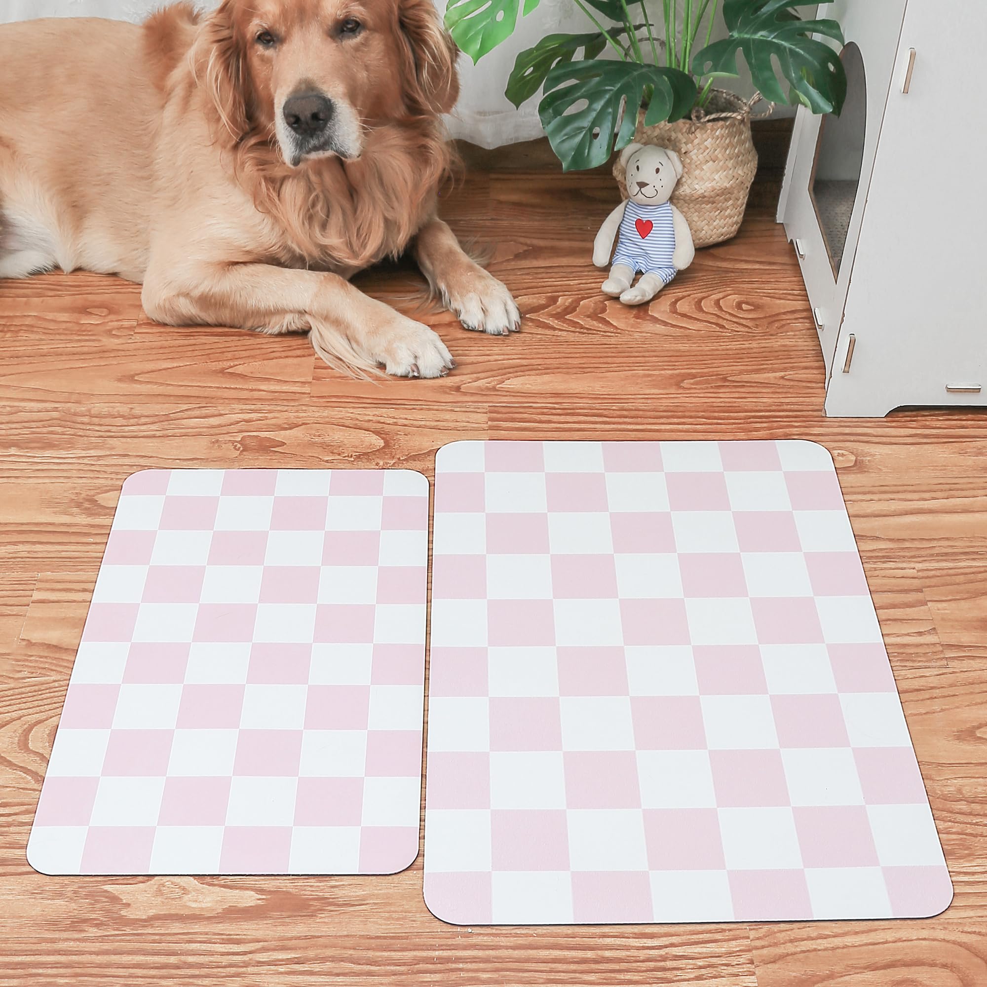 Ralxion checkered mat vegan leather closeup shows durable, pet-friendly surface.