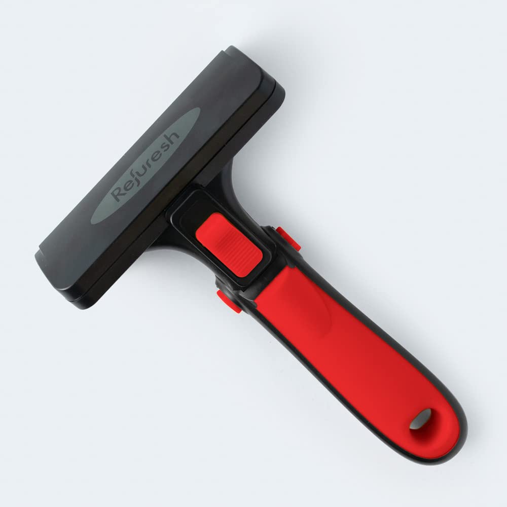 Refuresh Deshedding Slicker Brush teeth closeup shows rounded stainless steel teeth for gentle deshedding.