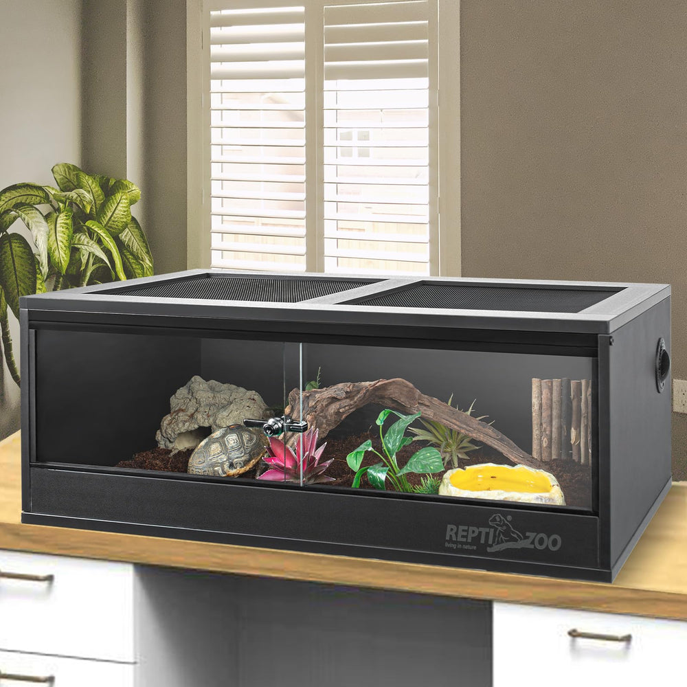 REPTI ZOO insulated PVC panels keep internal climate steady for reptiles.
