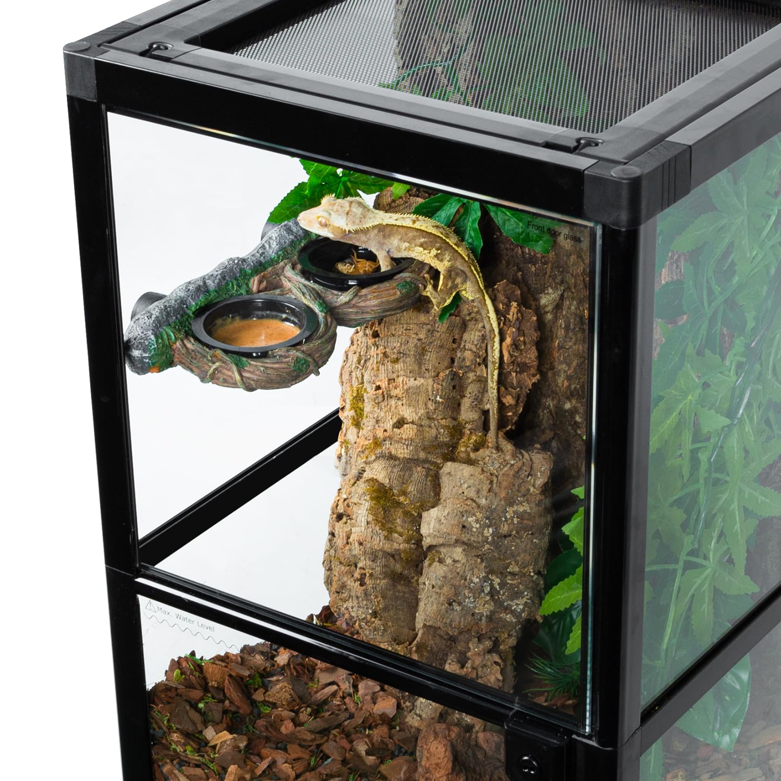 REPTI ZOO magnetic attachment setup ensuring sturdy hold on glass tanks.
