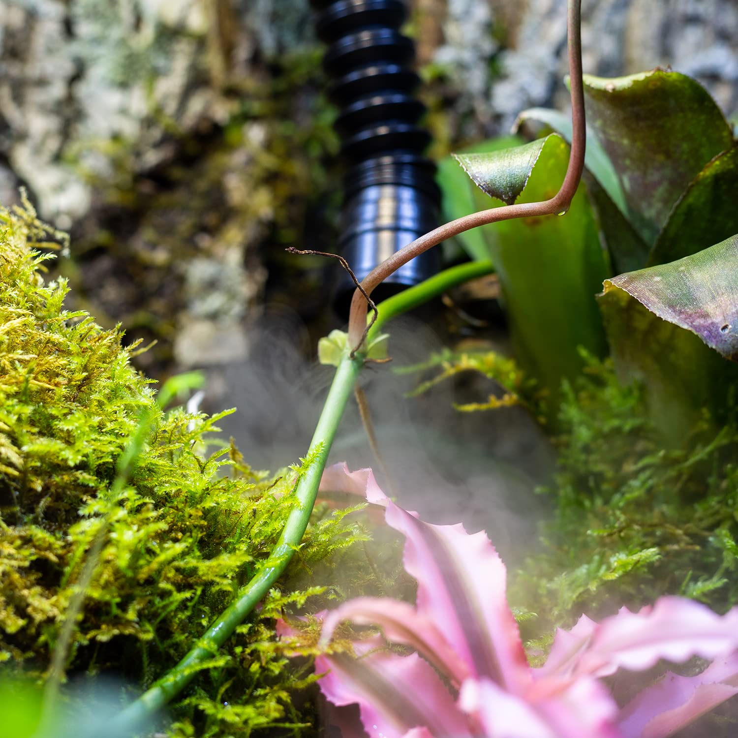 REPTIZOO extendable misting tube allows flexible placement and precise misting