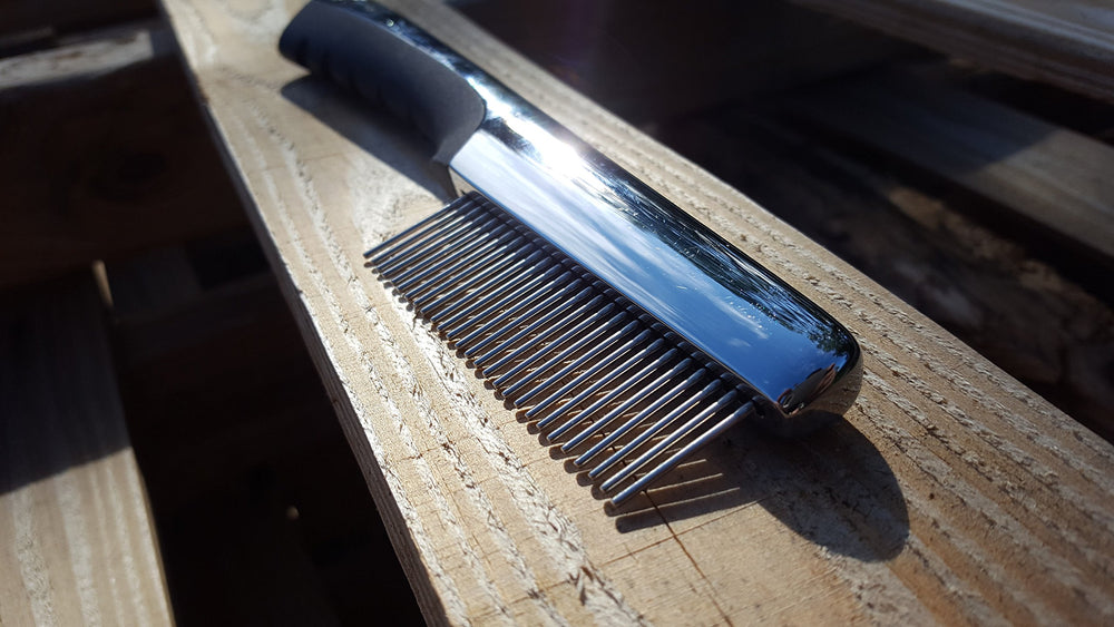 Resco anti-static rotating pin comb detangles matted fur safely and effectively
