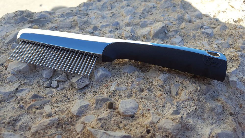 Close-up of 360-degree rotating pins for knot removal on the Resco comb