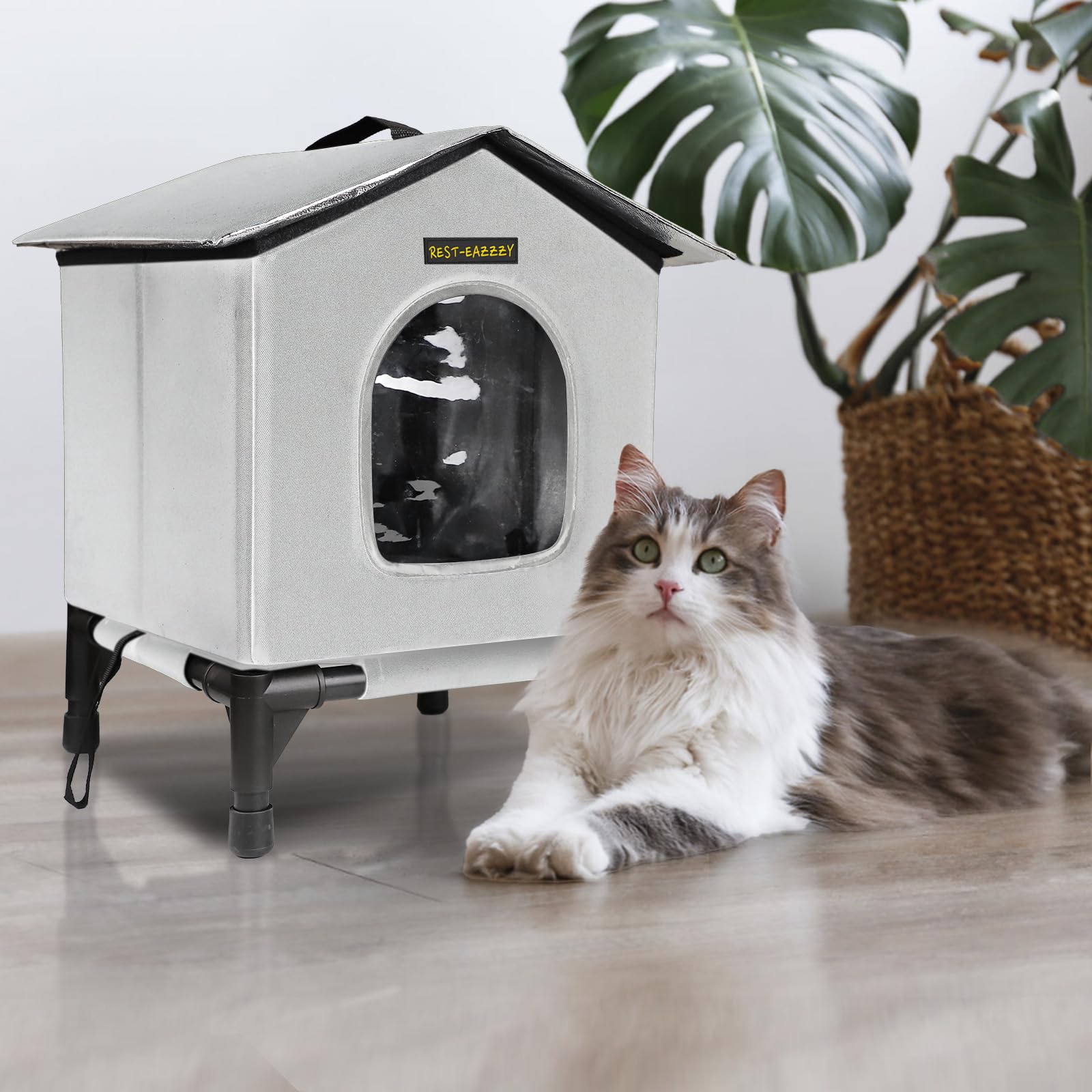 Rest-Eazzzy cat house interior with warmth lining for cozy napping