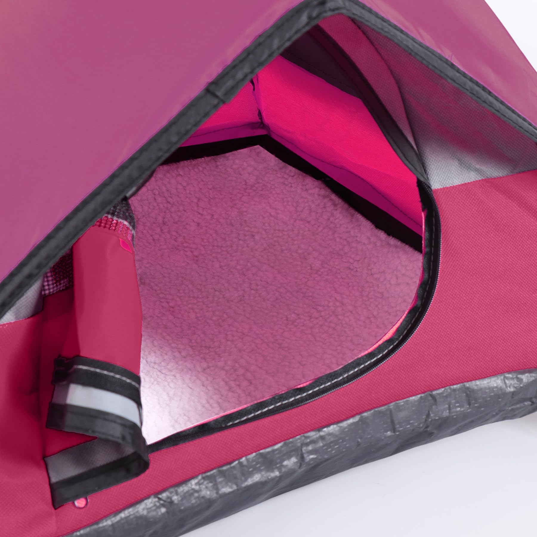 RESTCLOUD cat tent uses durable materials for a long lasting indoor shelter
