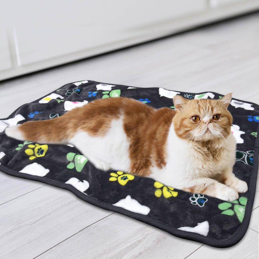 Rezutan blanket sofa-use shows versatile pet protection in living spaces