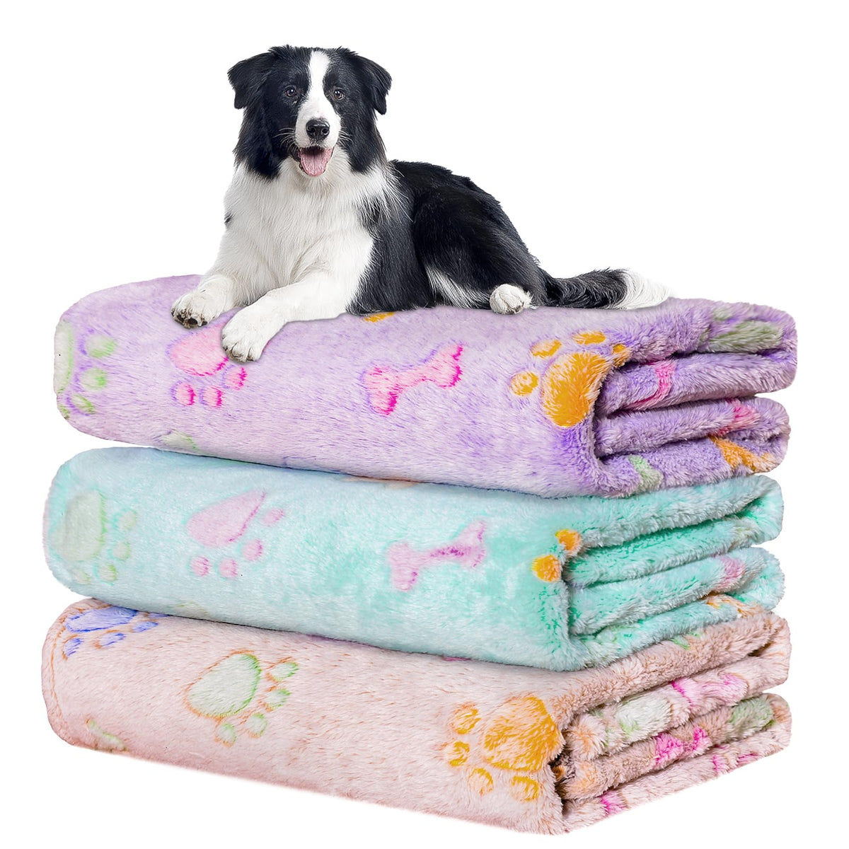 Rezutan dog blankets 3-pack packshot with paw-print design for cozy pets.