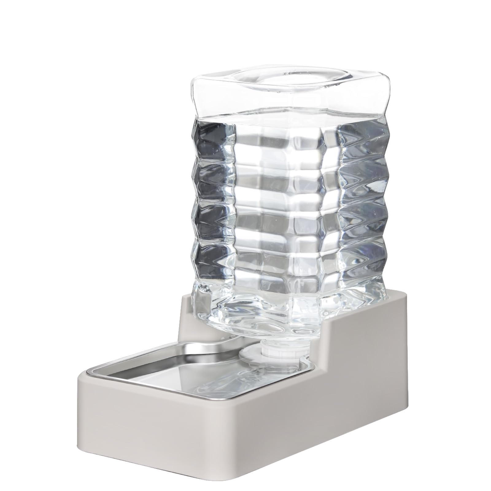 RIZZARI 7.5L water feeder capacity view helps plan refills for households with multiple pets.