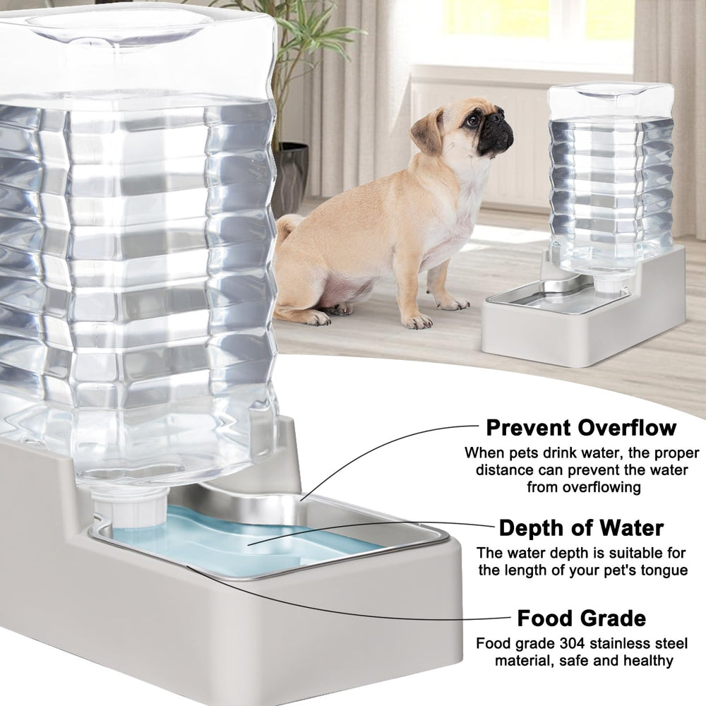 RIZZARI stable non-slip base keeps the dispenser secure during play.