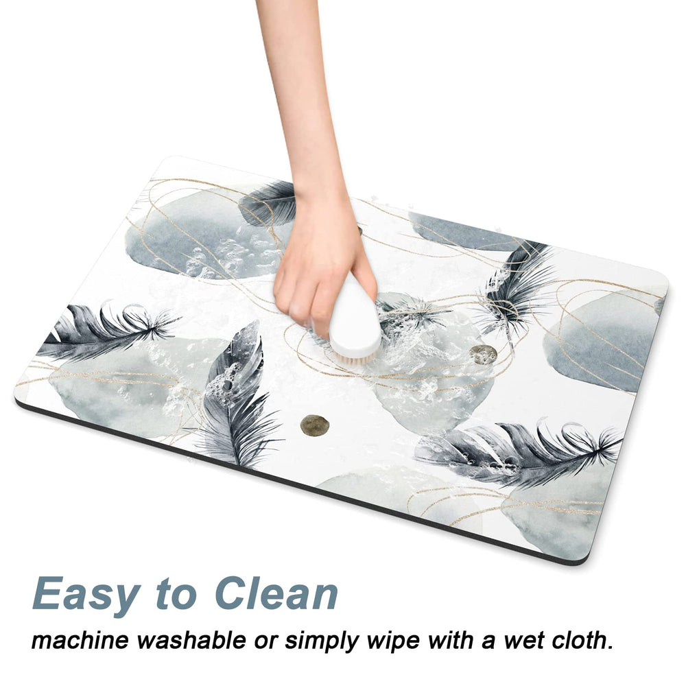 Rnivvi anti-slip rubber backing keeps bowls stable during feeding.