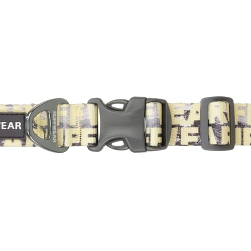 Ruffwear Front Range, cierre lateral de liberación rápida para ajuste seguro.