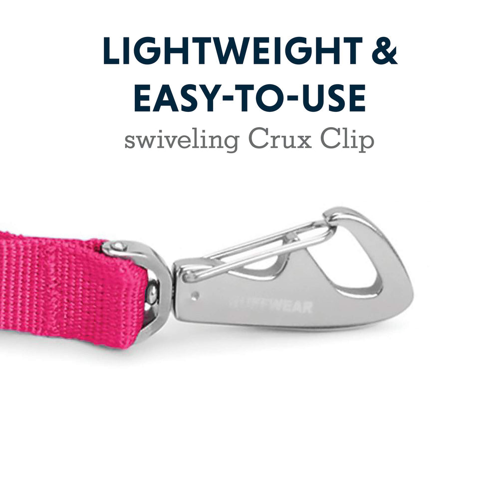 Ruffwear Front Range Leash one-handed-attachment makes clipping on the go easy.