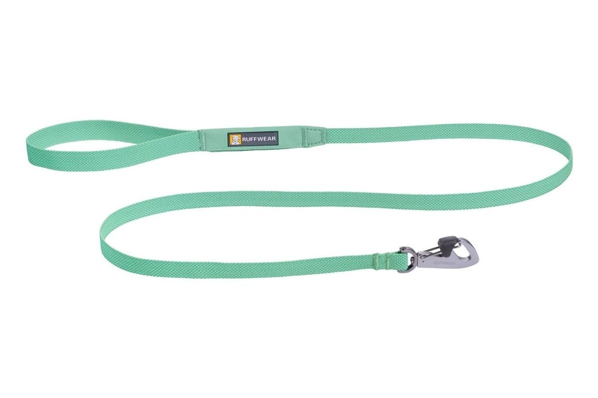 Ruffwear Hi & Light leash compact pack highlights its ultra-light design for easy carry