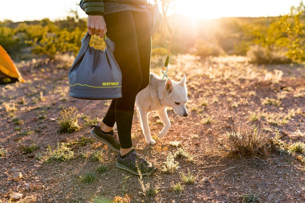 Ruffwear Kibble Kaddie roll-down closure adjusts capacity.