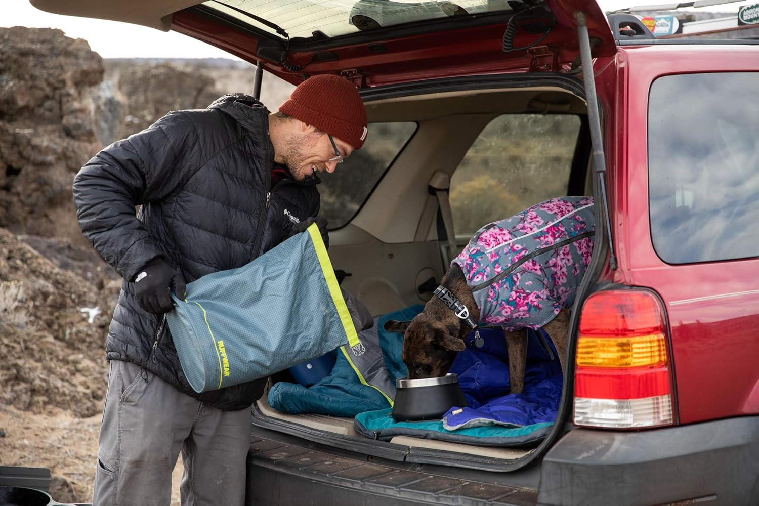Ruffwear Kibble Kaddie reinforced seams boost durability.