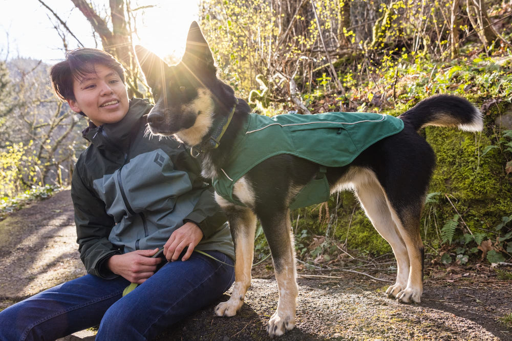 Ruffwear Overcoat Fuse image illustrating Beacon-ready design and setup