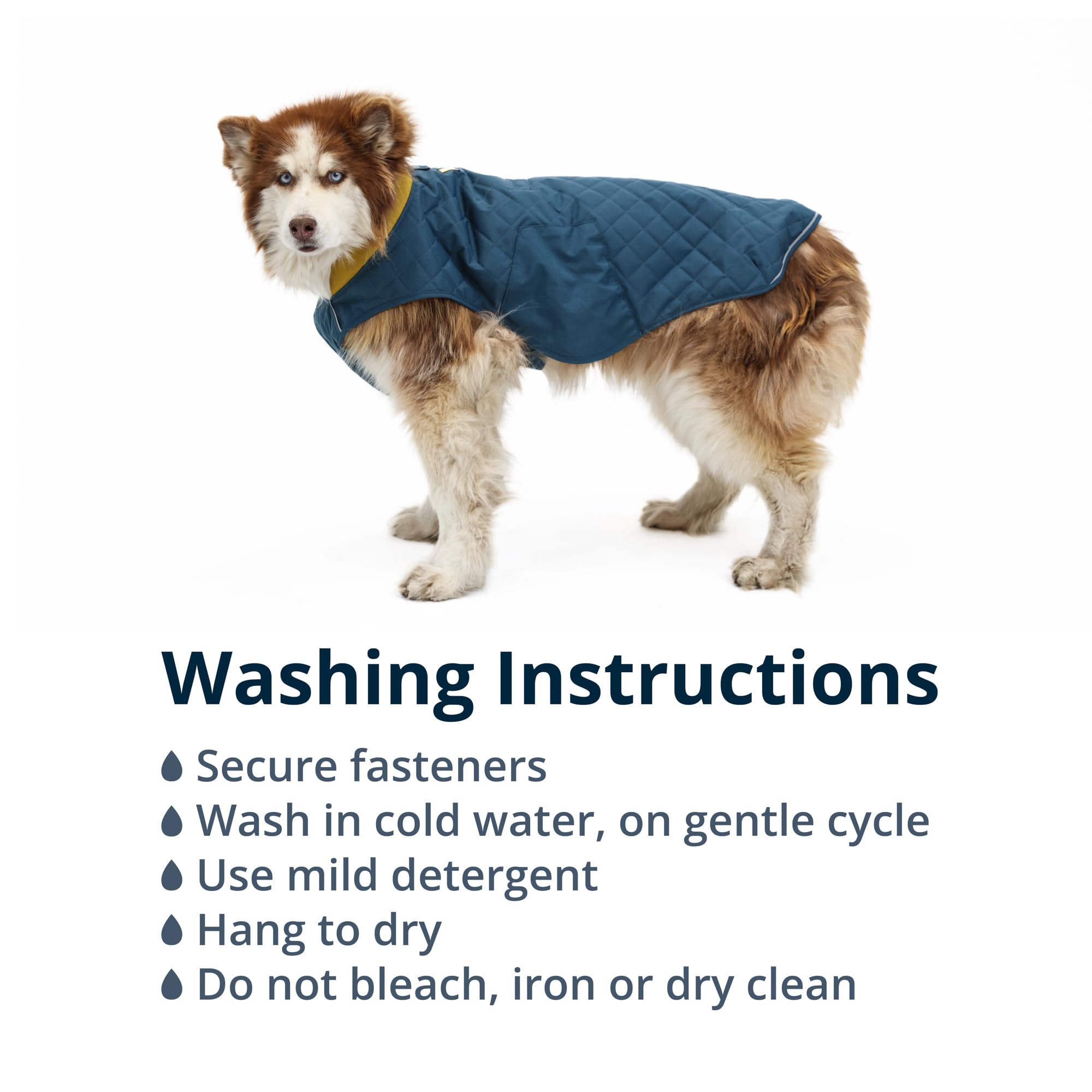 Side-release buckles on Ruffwear Stumptown Quilted Jacket for easy entry.