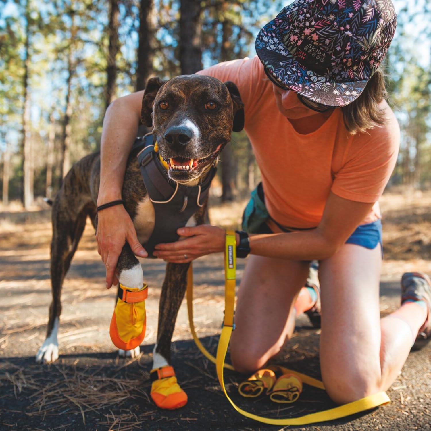 Ruffwear Summit Trex dog shoes water-repellent finish helps keep paws dry in damp commutes.