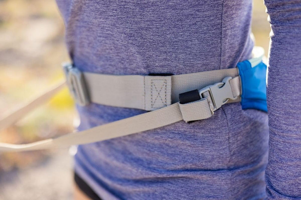 Ruffwear Trail Runner Belt blue-pool color detail for stylish trail use