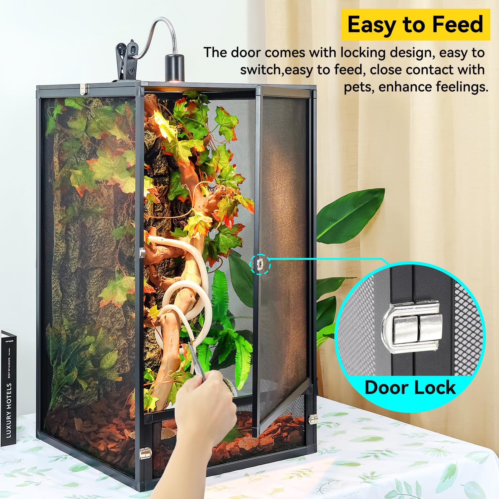 RunDuck panoramic terrarium side view showing sturdy magnetic locks for tool-free setup.