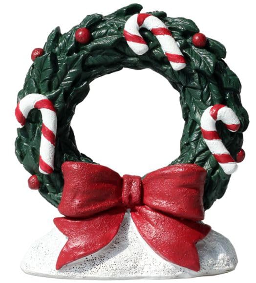 RVQIGYP aquarium Christmas wreath ornament closeup offers vibrant holiday accents