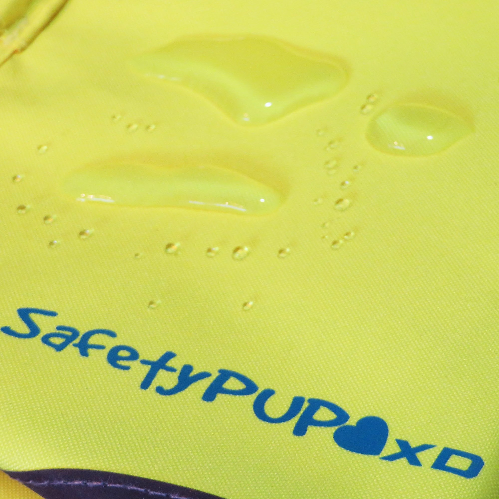 SafetyPUP XD fabric-durability highlight shows rip-resistant 300D construction.