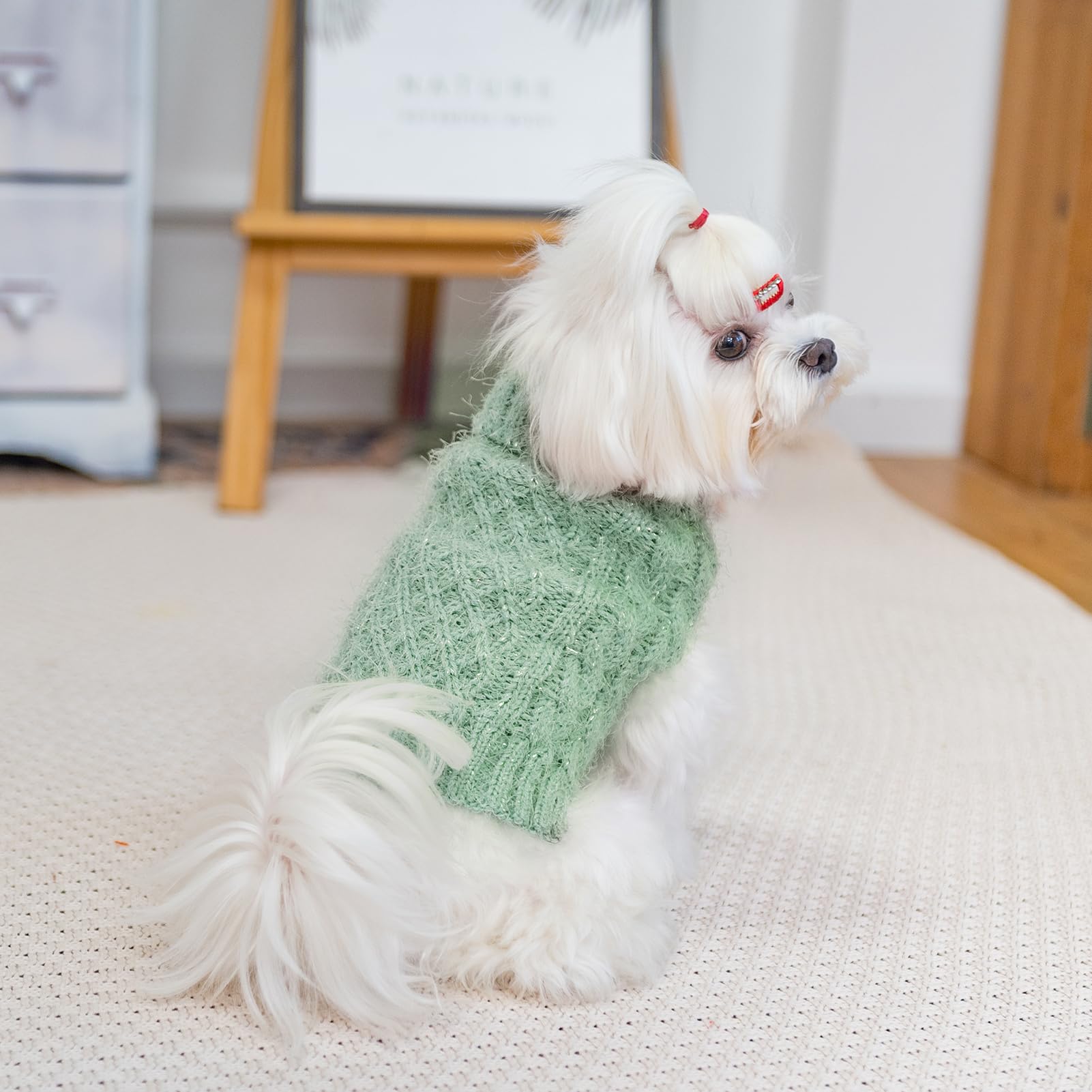 SCIROKKO mohair-closeup captures soft texture and cozy warmth in cold months