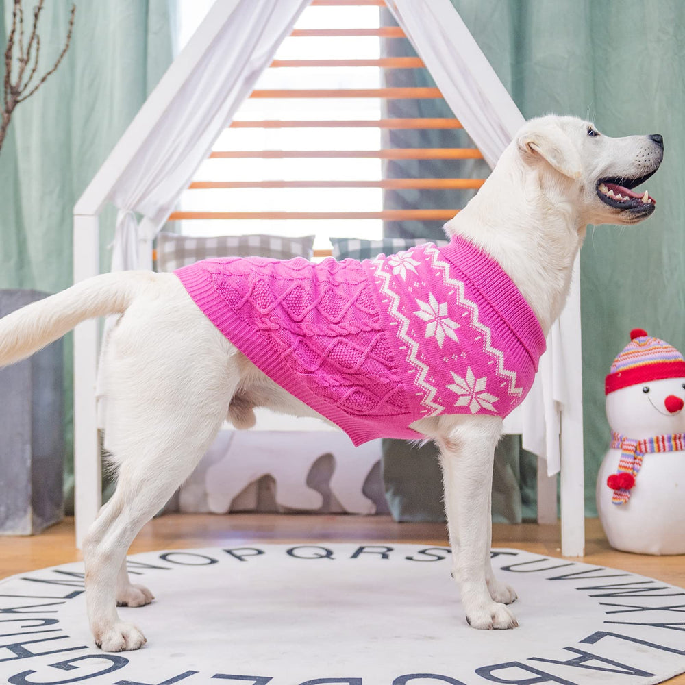 SCIROKKO knit close-up reveals acrylic warmth-retaining fabric for chilly days