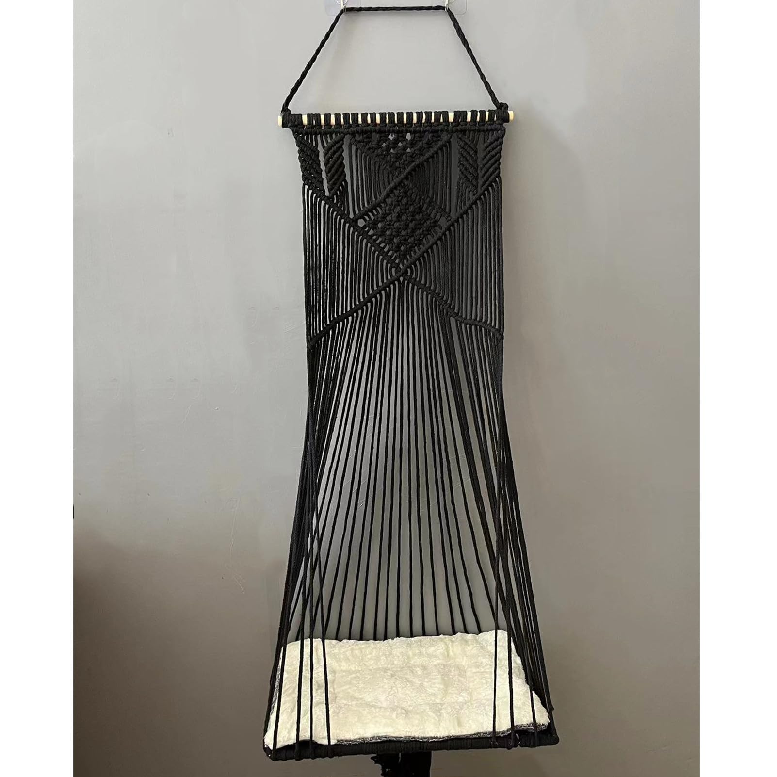 Sdjazl Macrame cushion detail 35-45cm ensuring warm, decorative support.