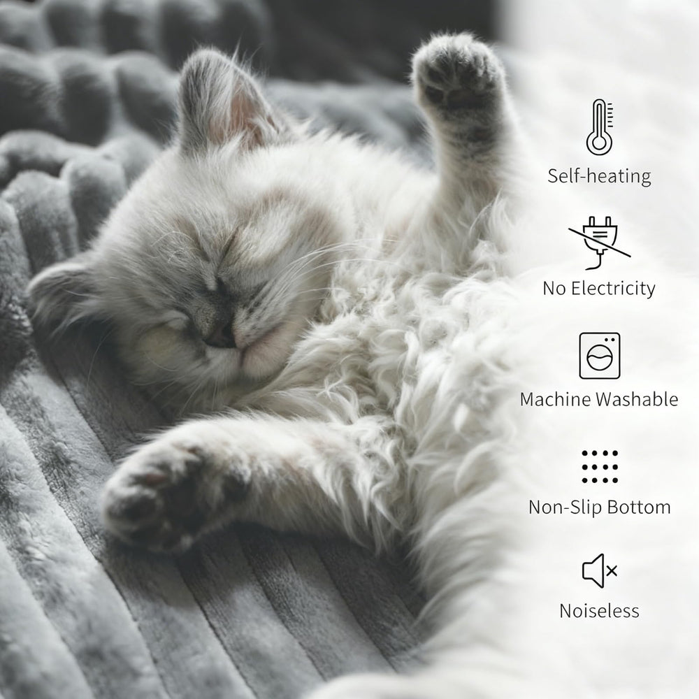 Self-Warming Cat Bed machine-washable surface simplifies cleaning after uses.