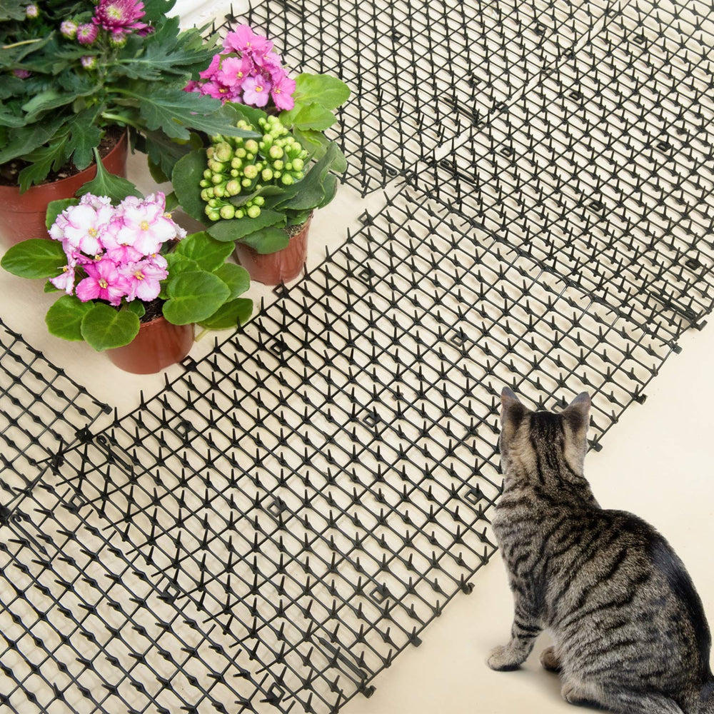 SenseYo Pomeat humane deterrent in outdoor use protects lawns and furniture