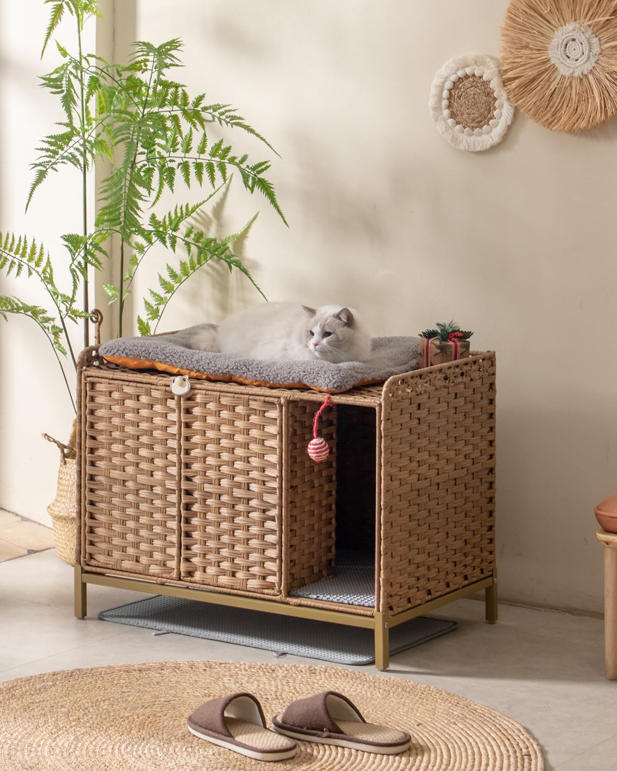 SETVSON raised metal feet give stability and airflow under the cabinet.