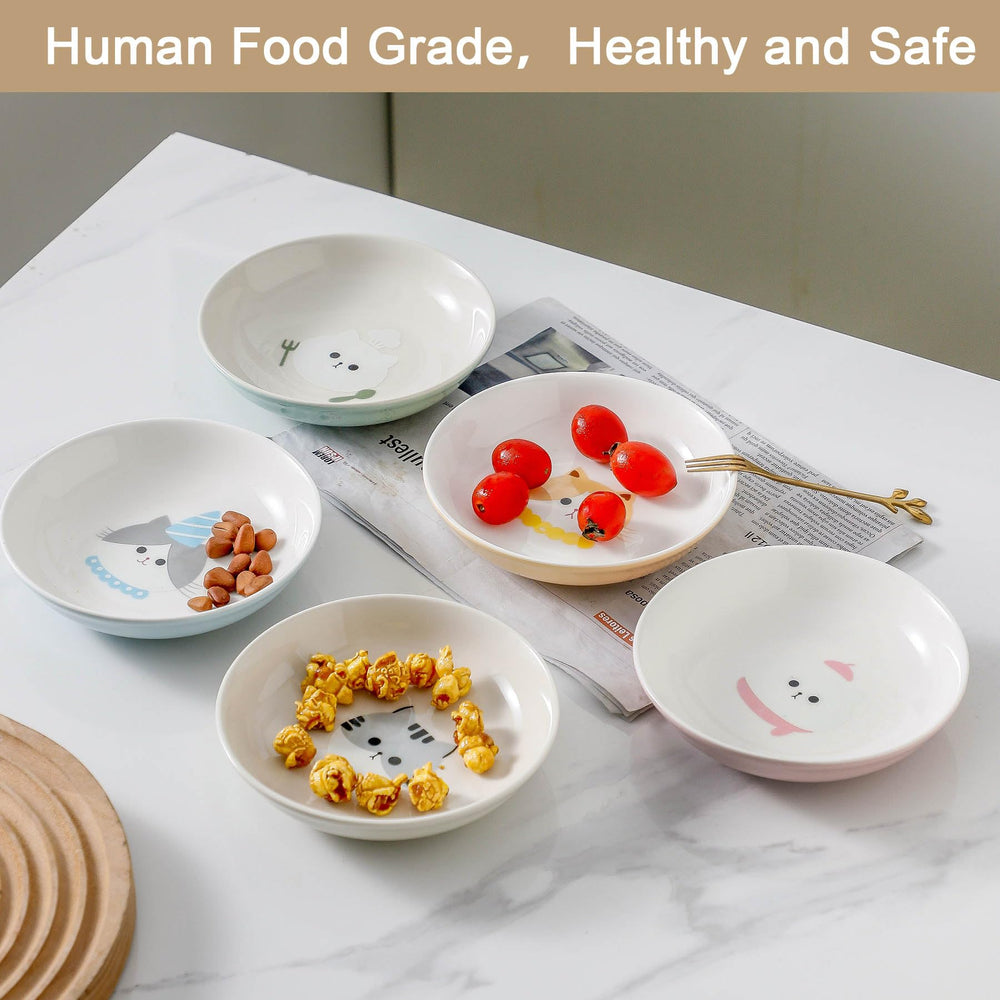 Seyatoo stackable cat bowls saving space and staying organized.