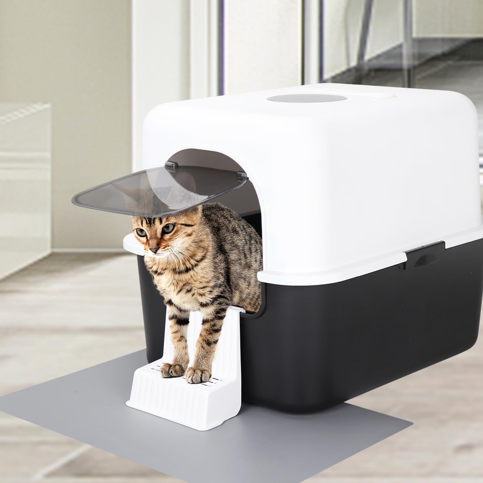 Sfozstra enclosed design keeps litter contained and odors lower.