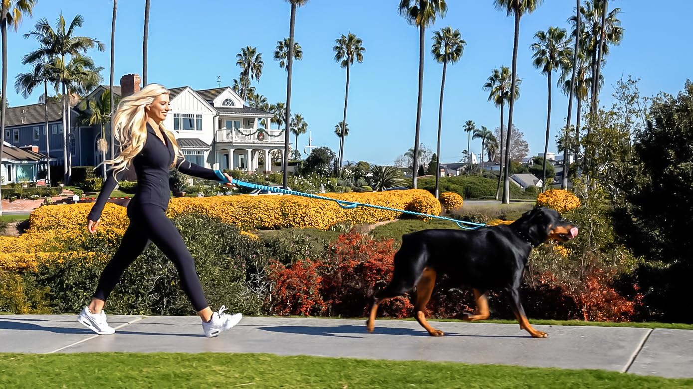 Shed Defender soft neoprene-padded handles promise comfortable control during busy park outings.