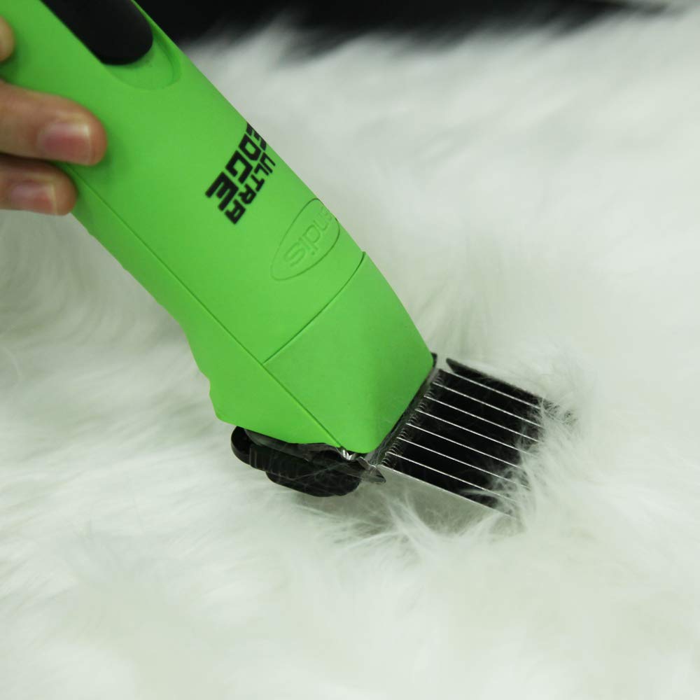Shernbao cat grooming use provides comfortable, efficient detangling.